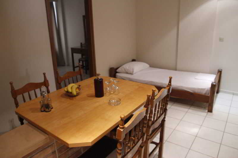 Athina Inn Херсониссос Экстерьер фото