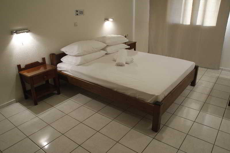 Athina Inn Херсониссос Экстерьер фото