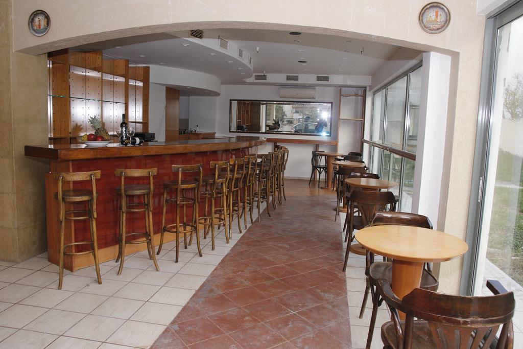 Athina Inn Херсониссос Экстерьер фото