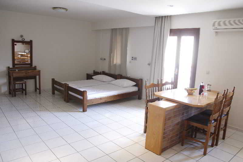 Athina Inn Херсониссос Экстерьер фото