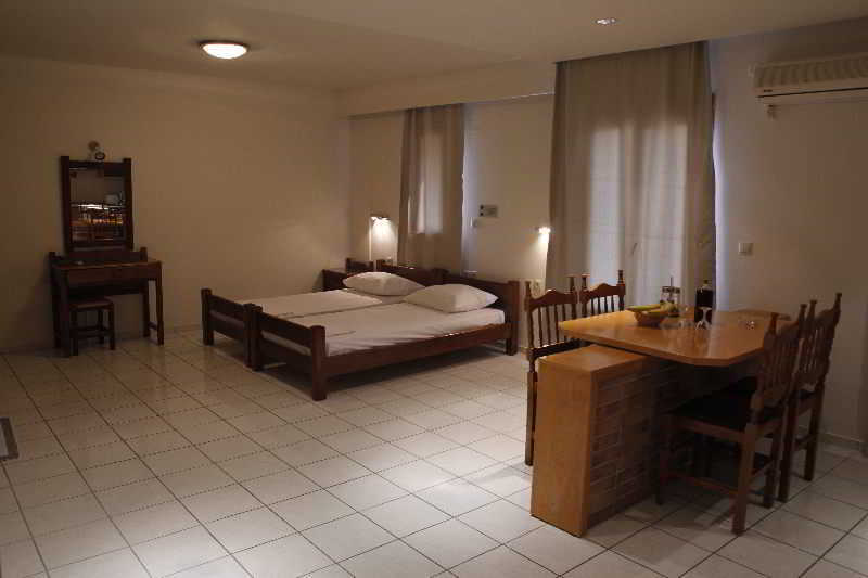 Athina Inn Херсониссос Экстерьер фото